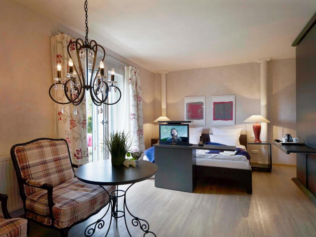 Landhaushotel Hof Wasserkuppe Poppenhausen Room photo