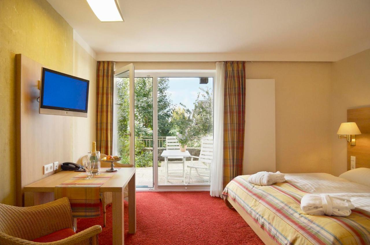 Landhaushotel Hof Wasserkuppe Poppenhausen Exterior photo